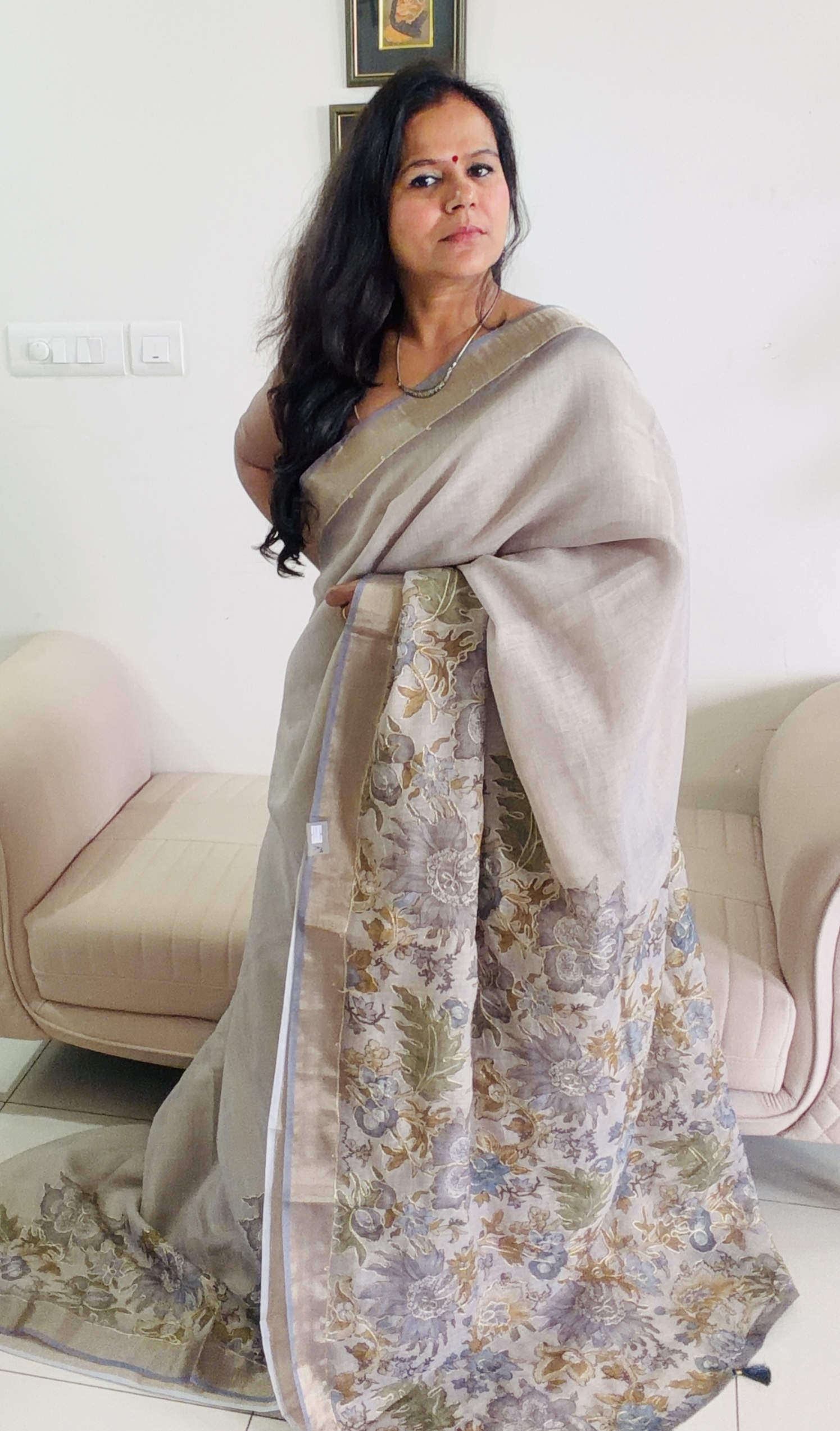 Embroidered Linen Tissue Saree Detail